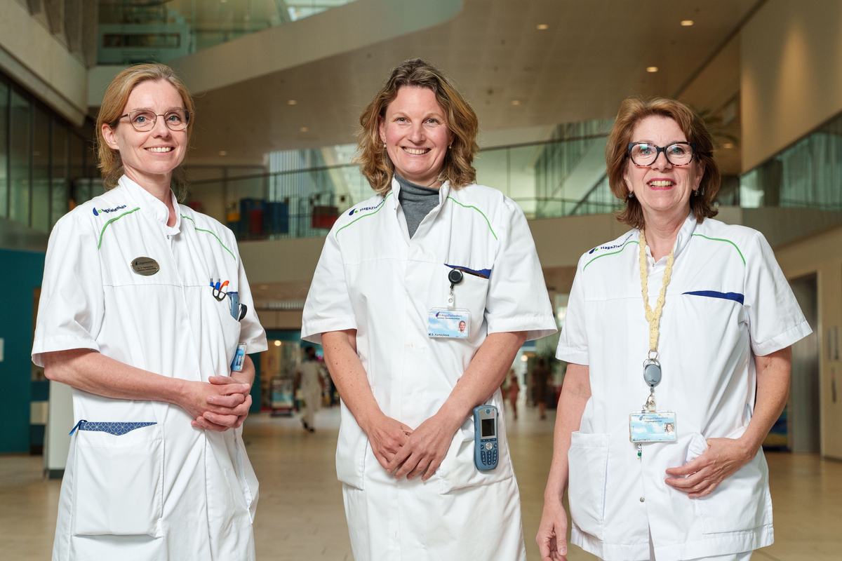 Van links naar rechts enkele leden van het DBS-team Tanja Netelenbos (hematoloog), Marina Kartachova (nucleair geneeskundige) en Manja Lorsheijd (hematologisch verpleegkundige).